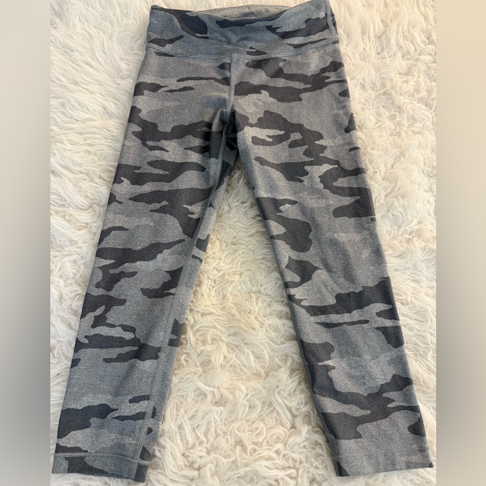Athleta Girl Chi Chat Capri in Heather Gray Camo